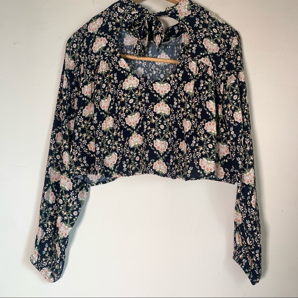 American Eagle black floral long sleeve crop blouse open circle back w tie szS - Picture 2 of 10
